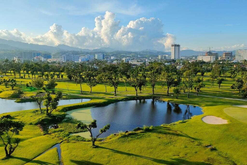Dreamy 2Br Condo, With A Golf Course View 宿务 外观 照片